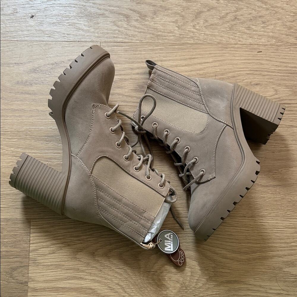 MIA Women's Tan Lace-Up Chunky Heel Combat Boots Size 8 NEW!